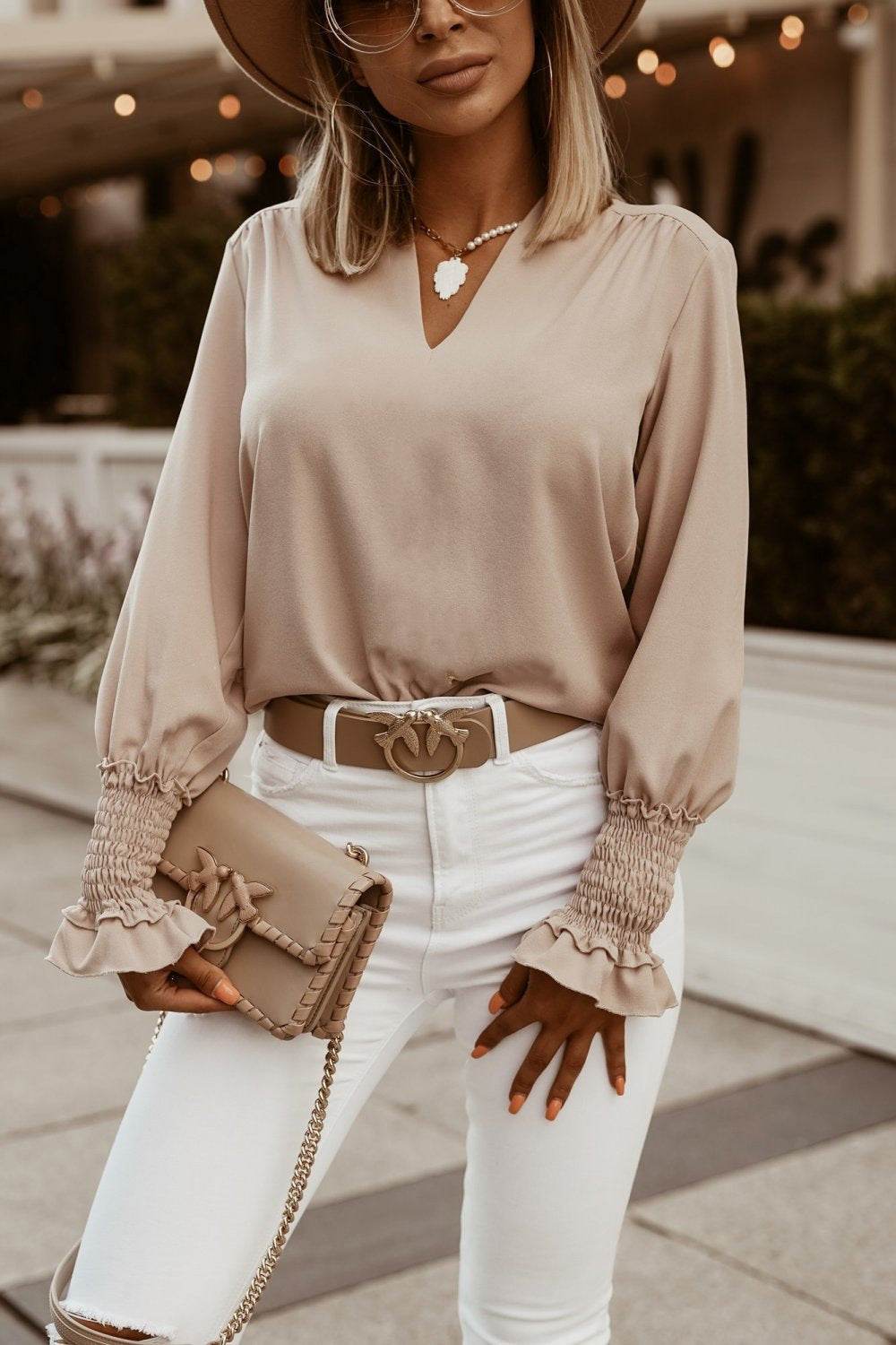 Chemise Femme Unie Élégante – Col V avec Poignets Décorés - Clairea Boutique